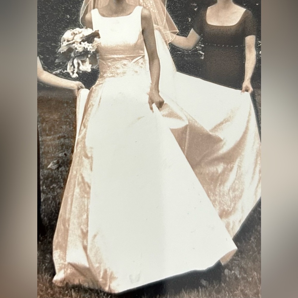 Vintage bridal dress. Worn just once, in great shape